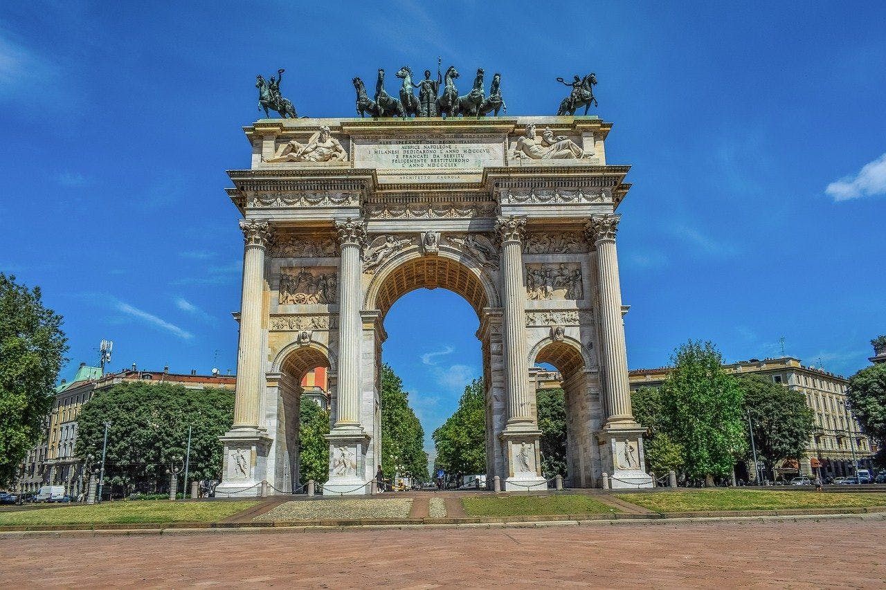 Biking along the ancient gateways of Milan