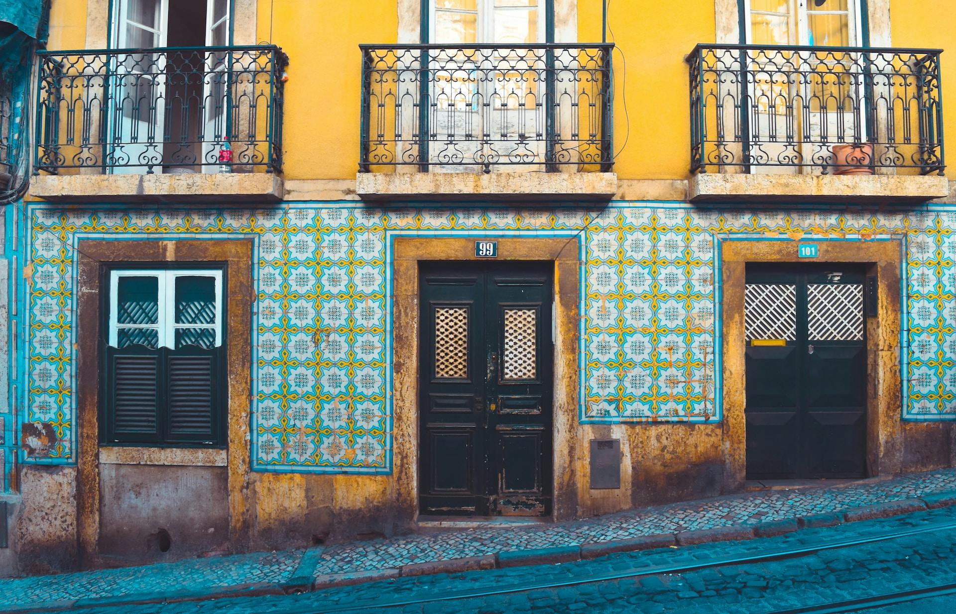 Azulejos odyssey: unveiling Lisbon&#8217;s artistic tapestry